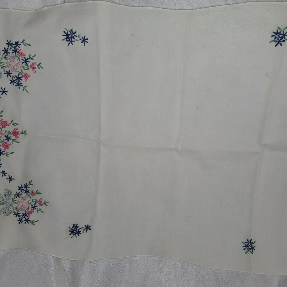 Vintage Embroidered Floral Design Table Runner 40